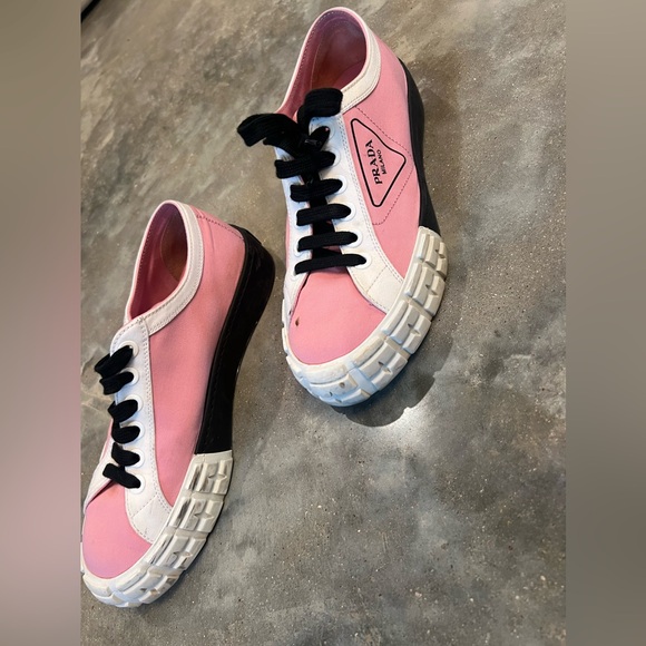 Authentic Prada sneakers - Picture 3 of 7